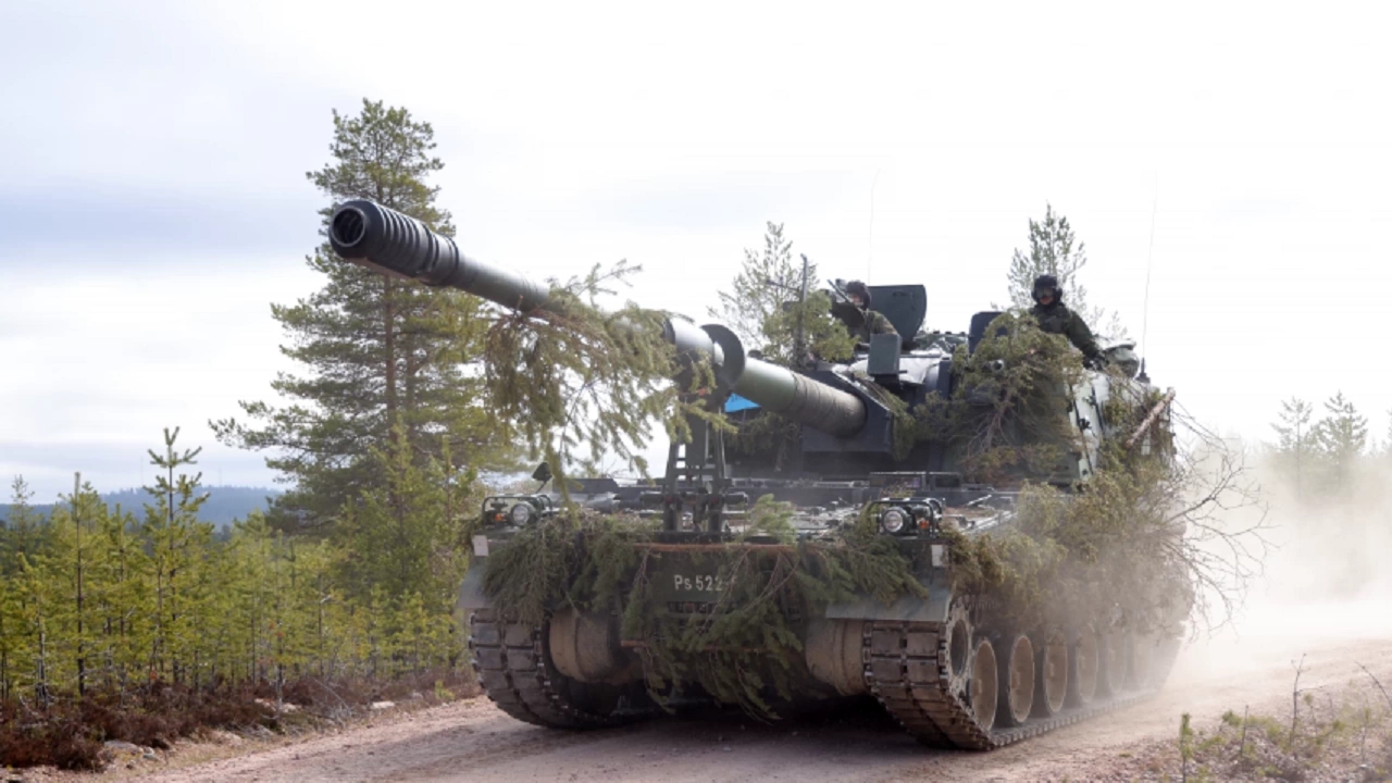 Франция обмисля да изпрати още оръдия Сезар на Украйна която