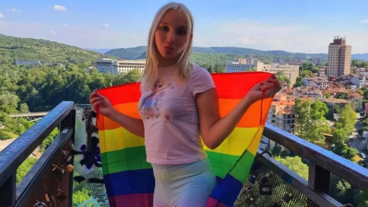 Емили Тротинетката се оплака от заплахи чрез пост в инстаграм