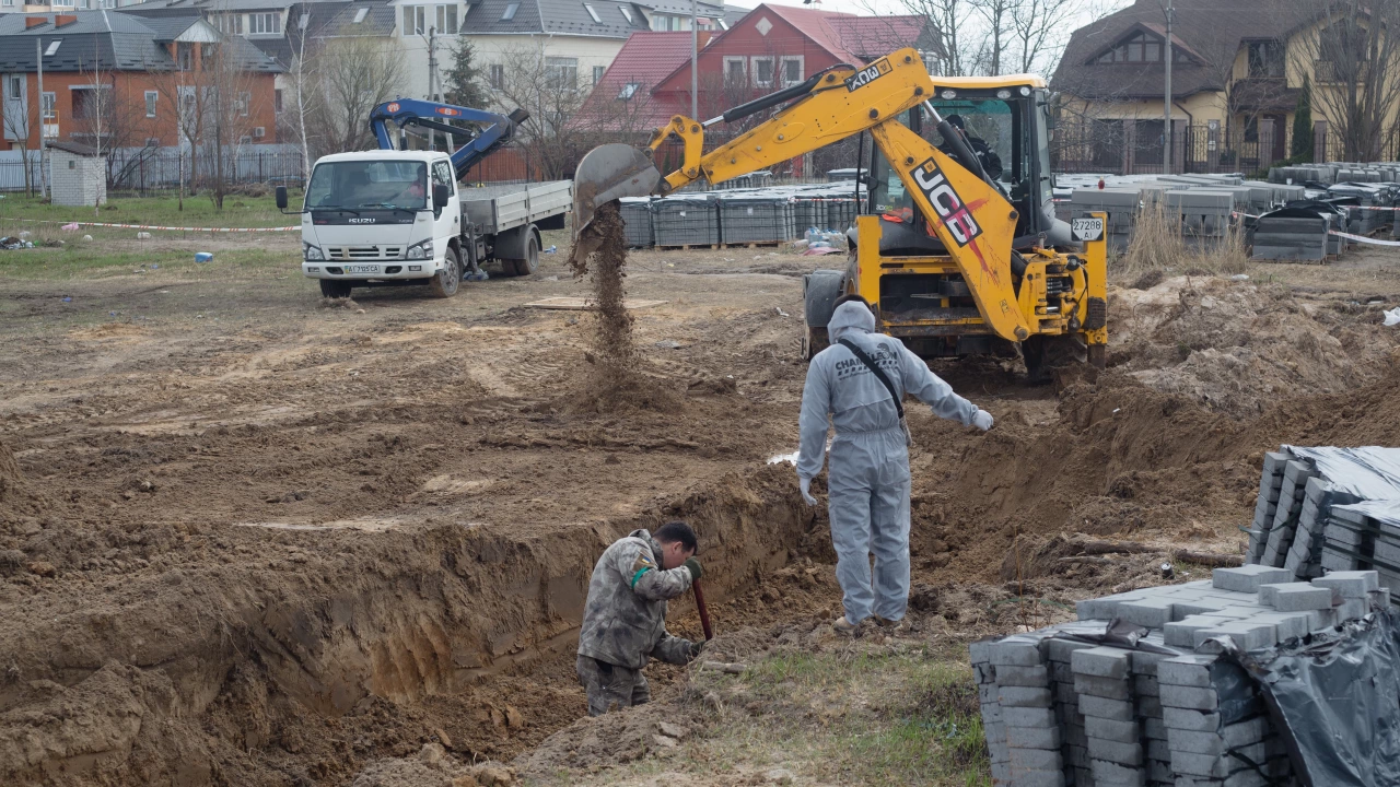 Украинските власти откриха масов гроб в наскоро освободения източен град