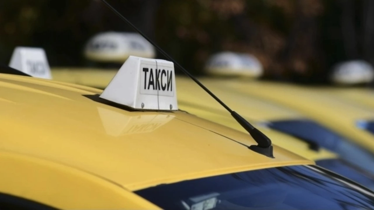 Таксиметрови шофьори блокираха бул Тодор Александров в София съобщи Нова