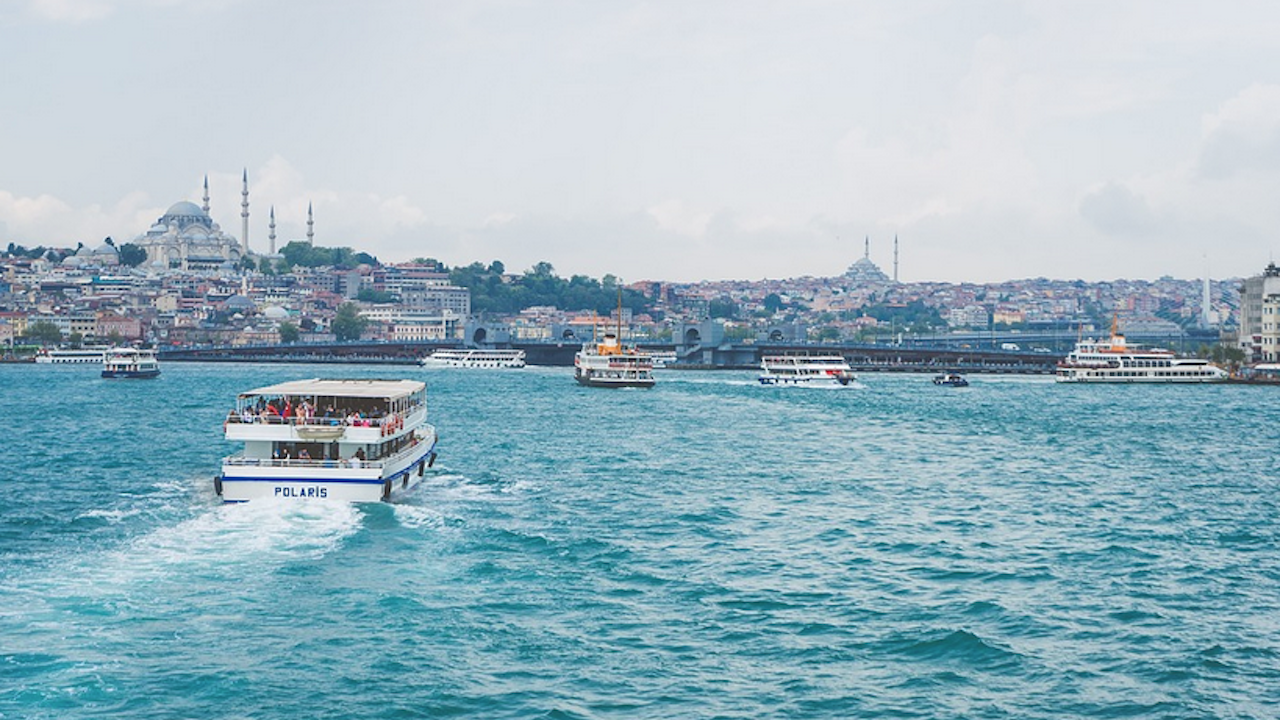 Фериботна линия вече свързва Измир и Солун