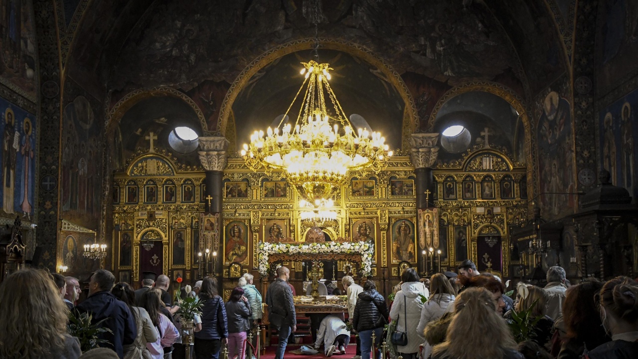 Владиката Антоний моли за построяване на българска църква в Дубай