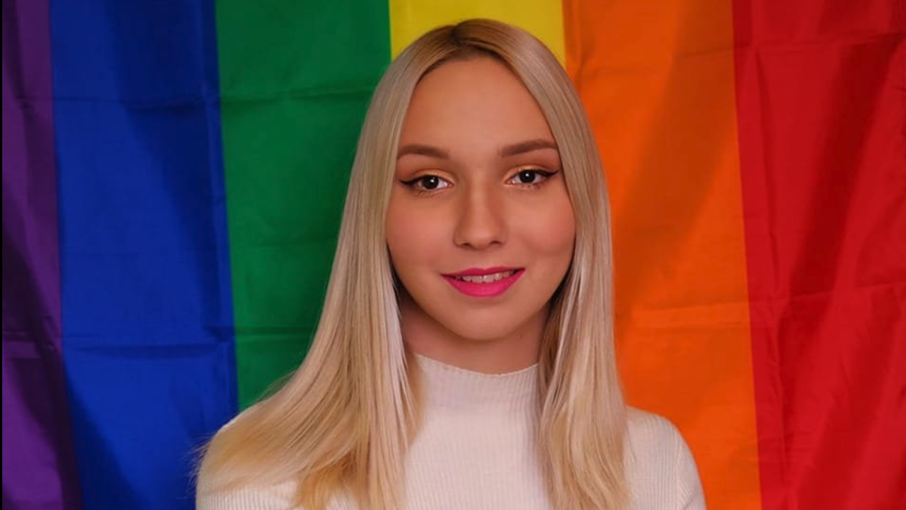 Изгониха Емили Тротинетката от гей общността