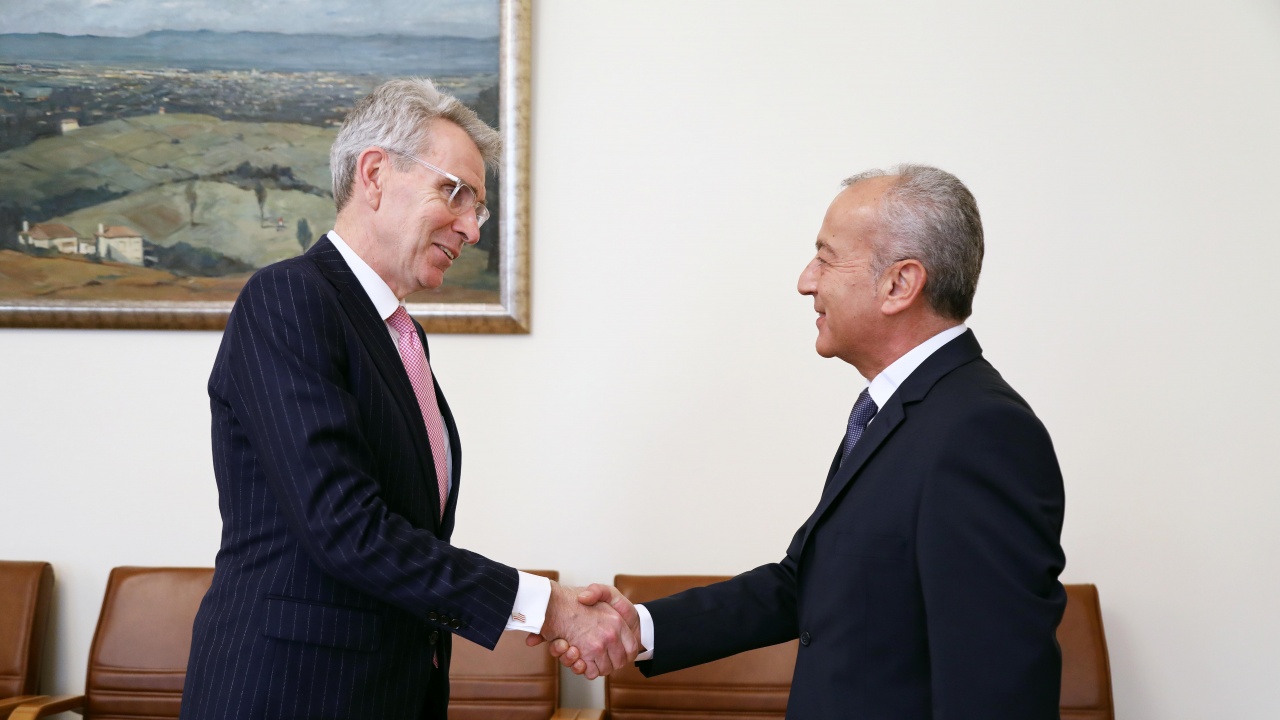 Гълъб Донев се срещна с помощник-държавния секретар по енергийните ресурси на САЩ Джефри Паят