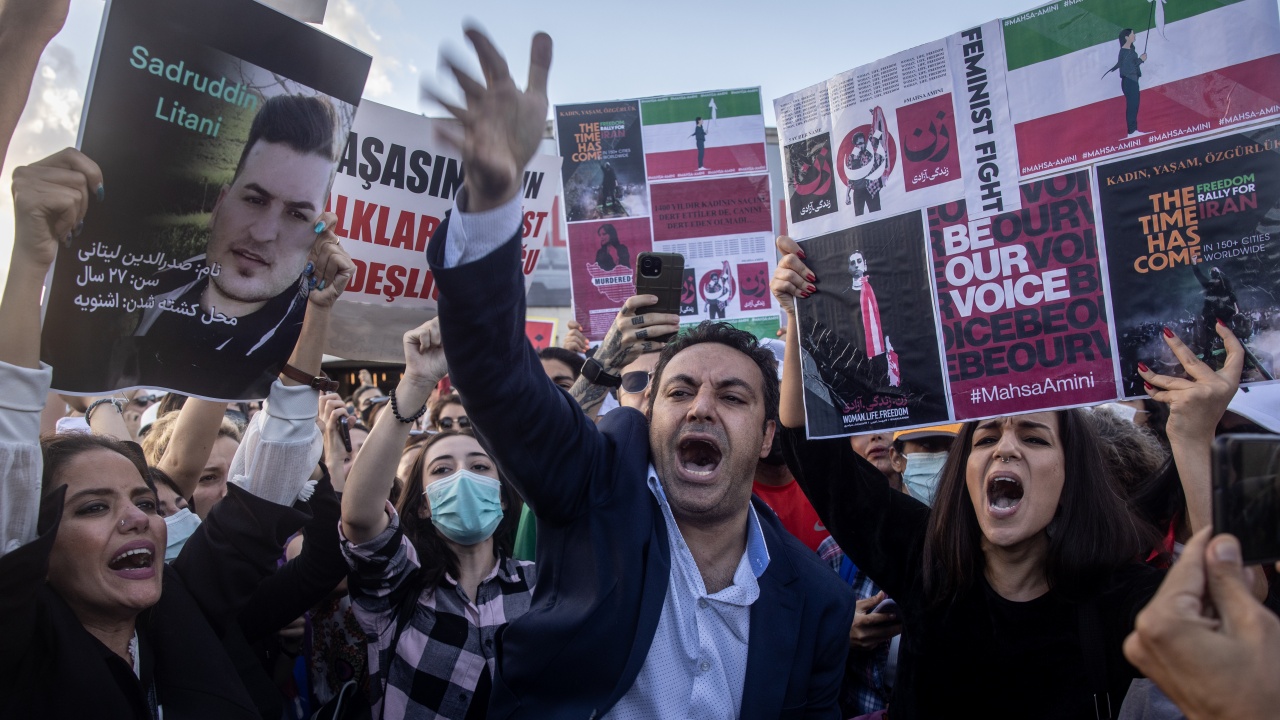 Техеран разкритикува Байдън заради подкрепата му за протестите в Иран