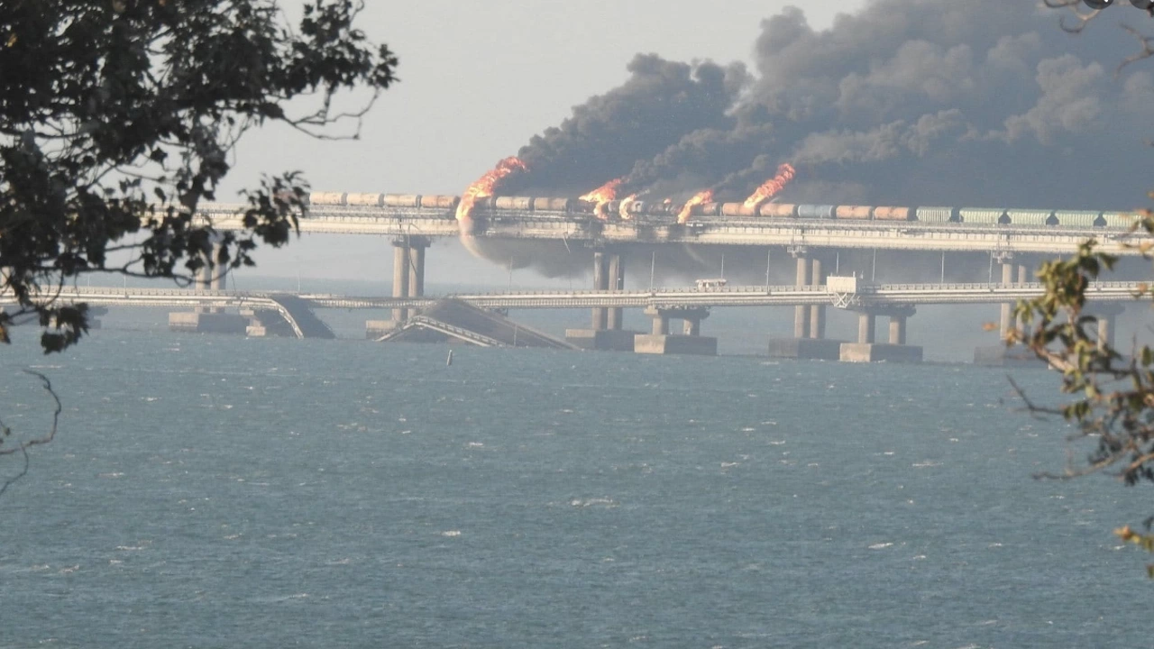 Четирима станаха загиналите при взрива на Кримския мост заяви представител