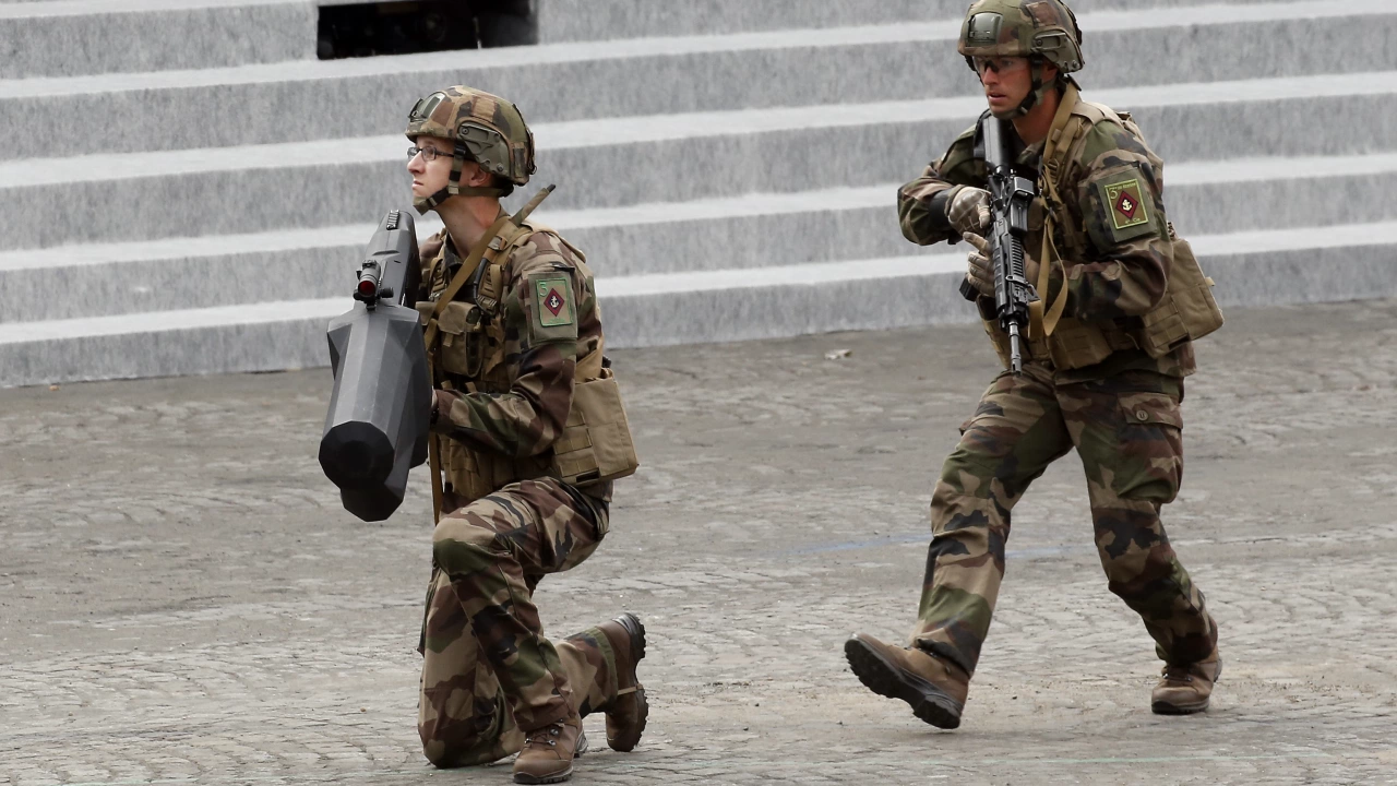 Франция планира да засили военното си присъствие по източния фланг