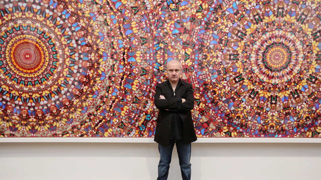 Британският художник Деймиън Хърст изгори стотици свои картини в лондонската