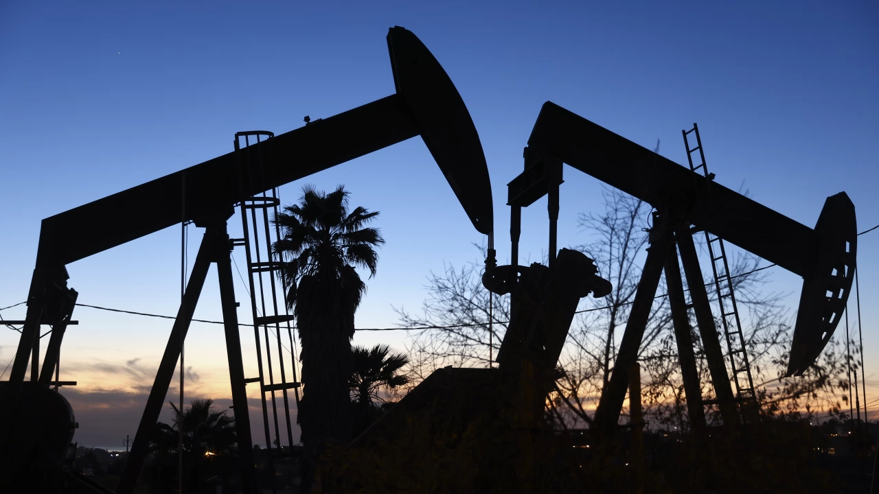 Цените на петрола обърнаха по ранното си понижение и тръгнаха нагоре