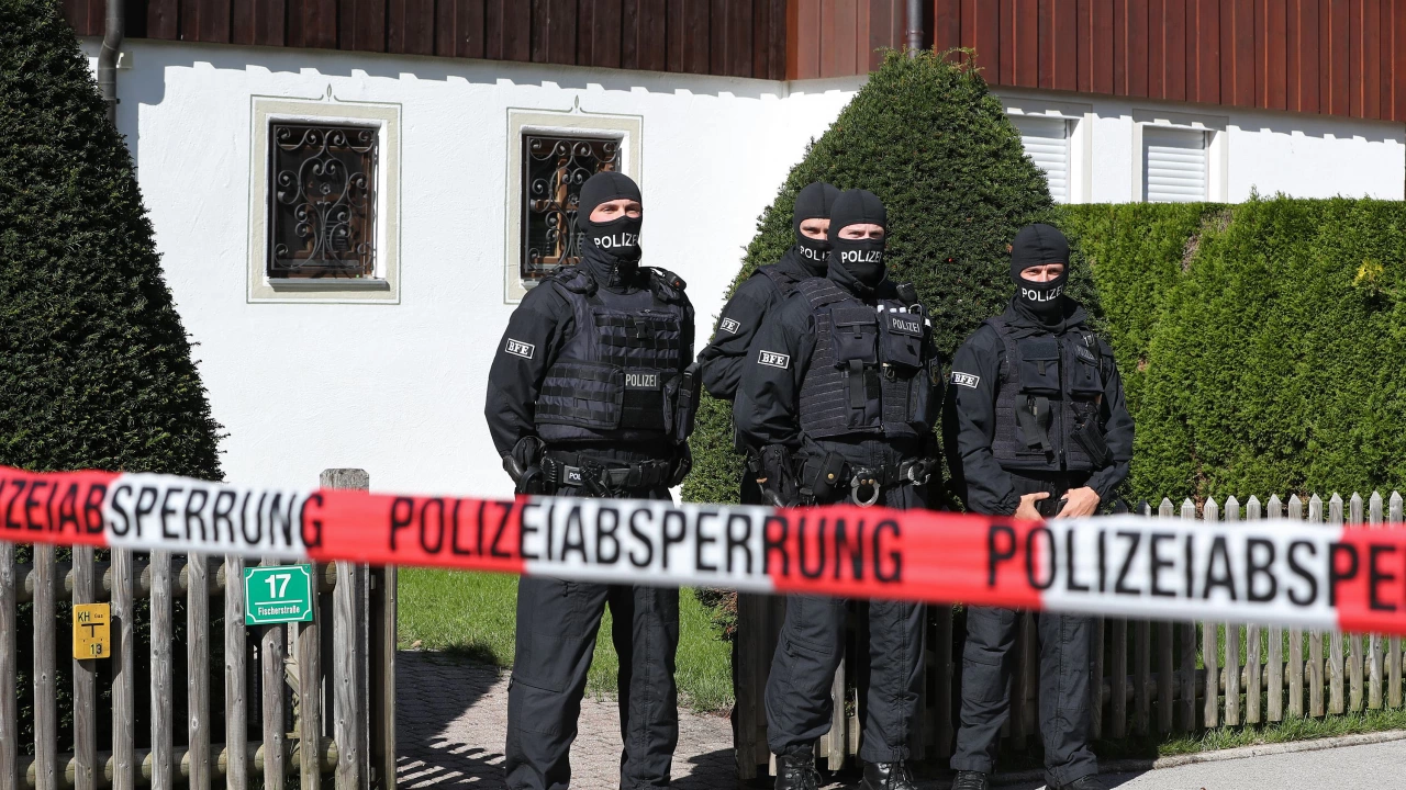 Полицията в Германия вчера извърши серия от обиски след като