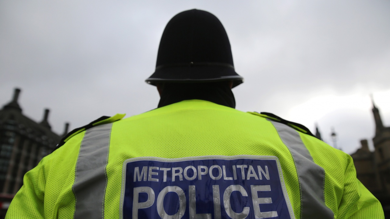 Началникът на полицията в Лондон: Стотици полицаи би трябвало да бъдат уволнени