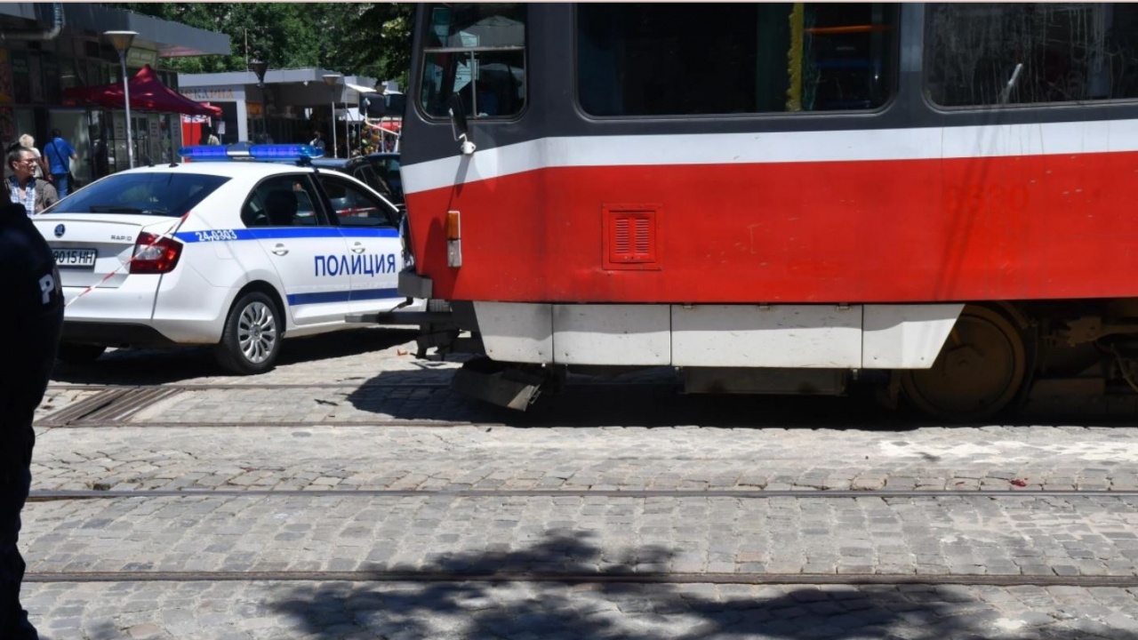 Катастрофа между бус и трамвай в София