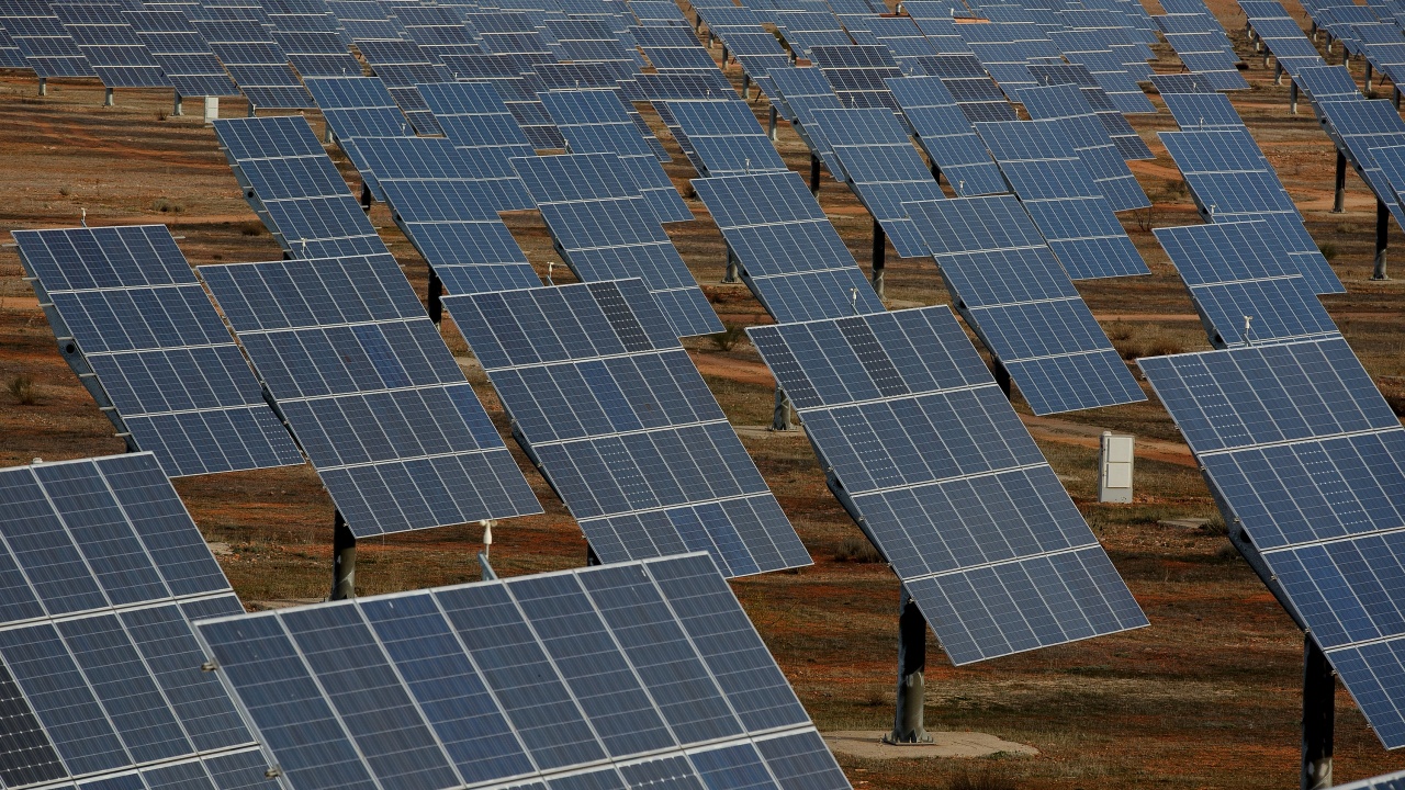 Гигантска слънчева централа с 1,8 млн. панела върху 10 кв. км. в Катар