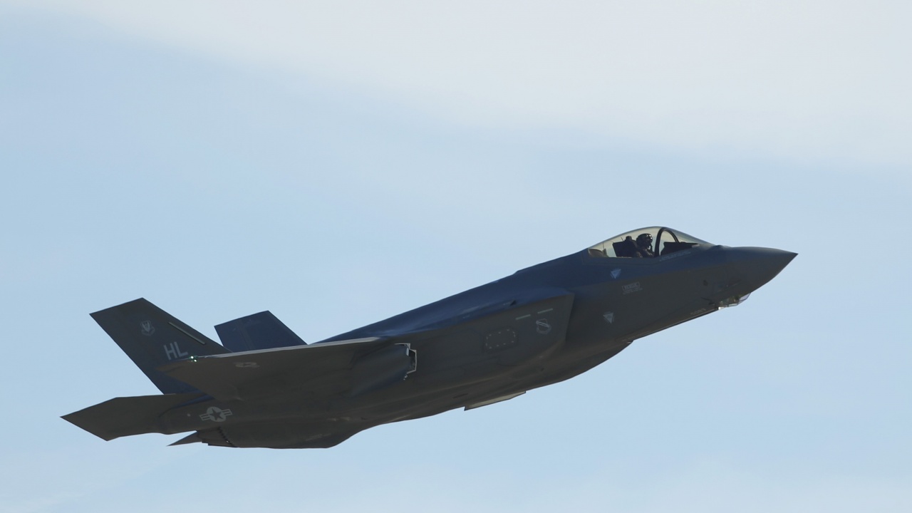 Изтребител F-35 се разби в САЩ