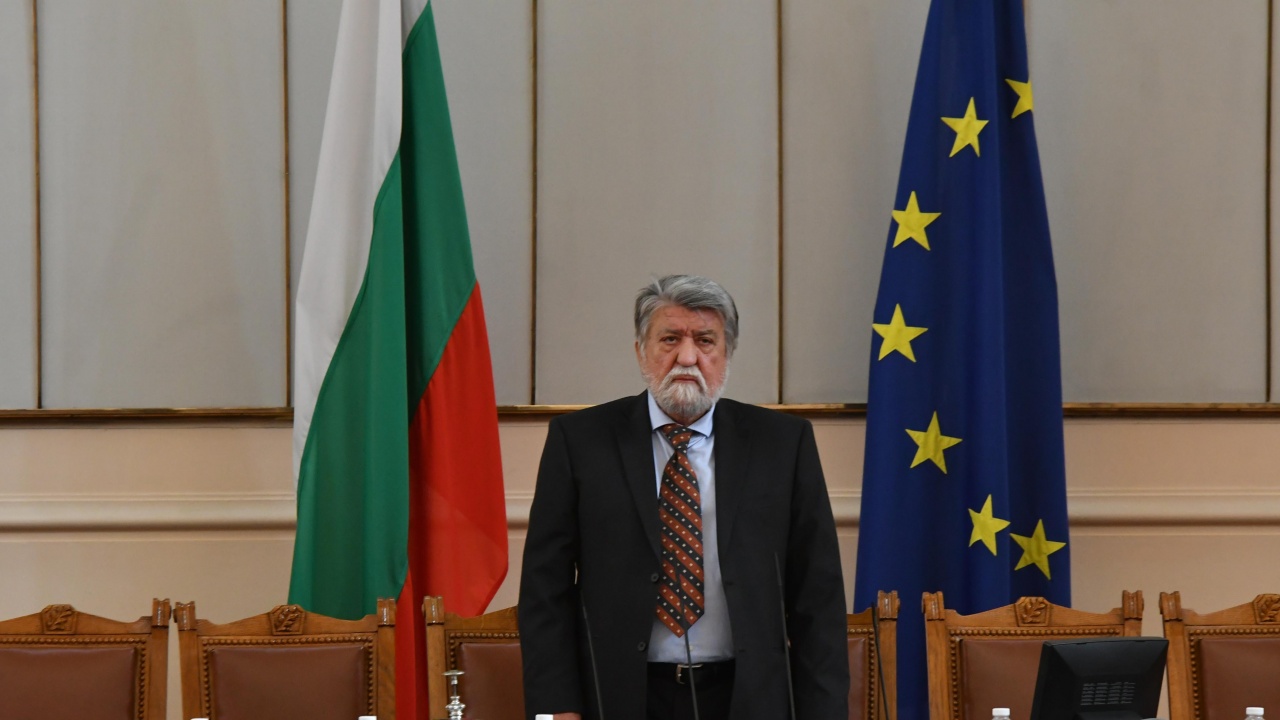 Председателстващият 48-то Народно събрание Вежди Рашидов Вежди Рашидов е български