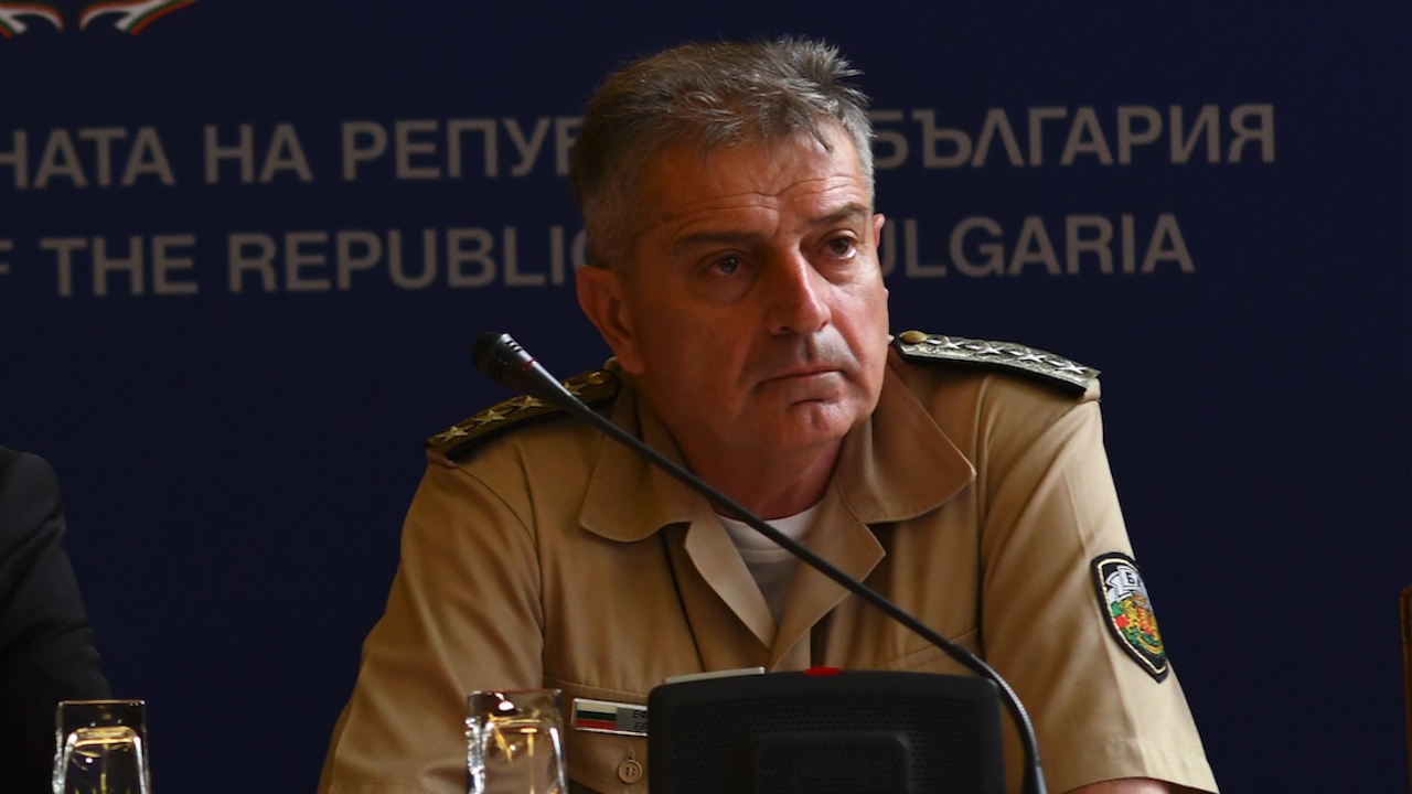 Адмирал Ефтимов: Сухопътните войски вдъхват увереност със способностите и възможностите си за реакция
