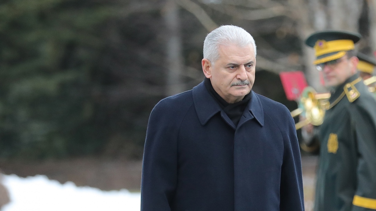 Бившият турски премиер Бинали Йълдъръм катастрофира в Азербайджан