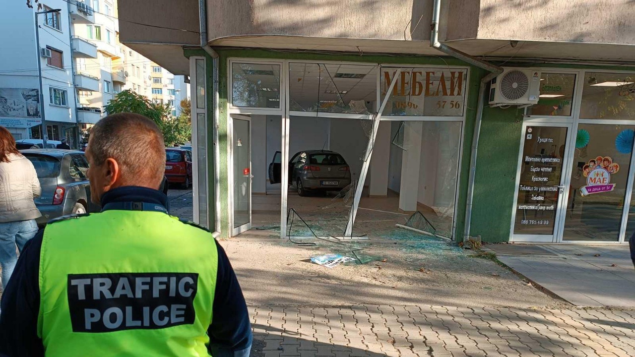 Пиян шофьор паркира автомобила си в магазин в Благоевград