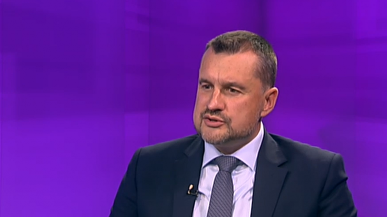 Политологът Калоян Методиев: НС ще продължи да е като бойно поле