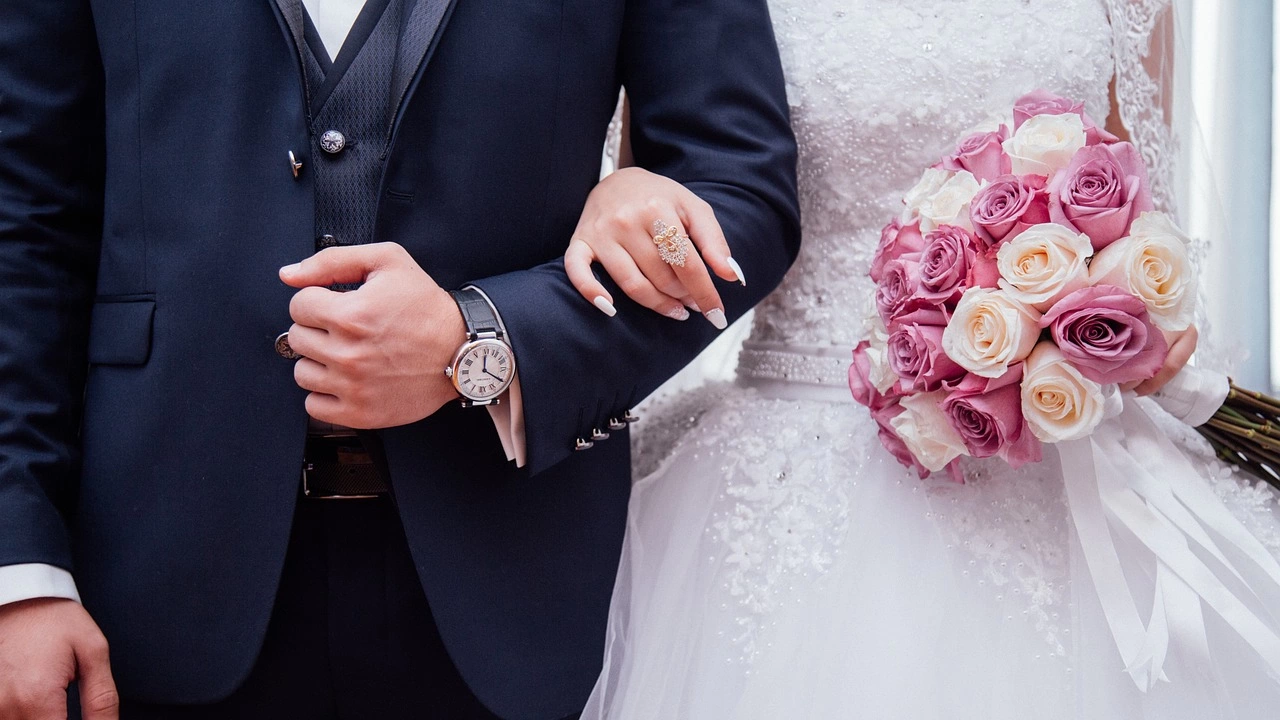 Законът в Русия повелява че двойка може да сключи брак