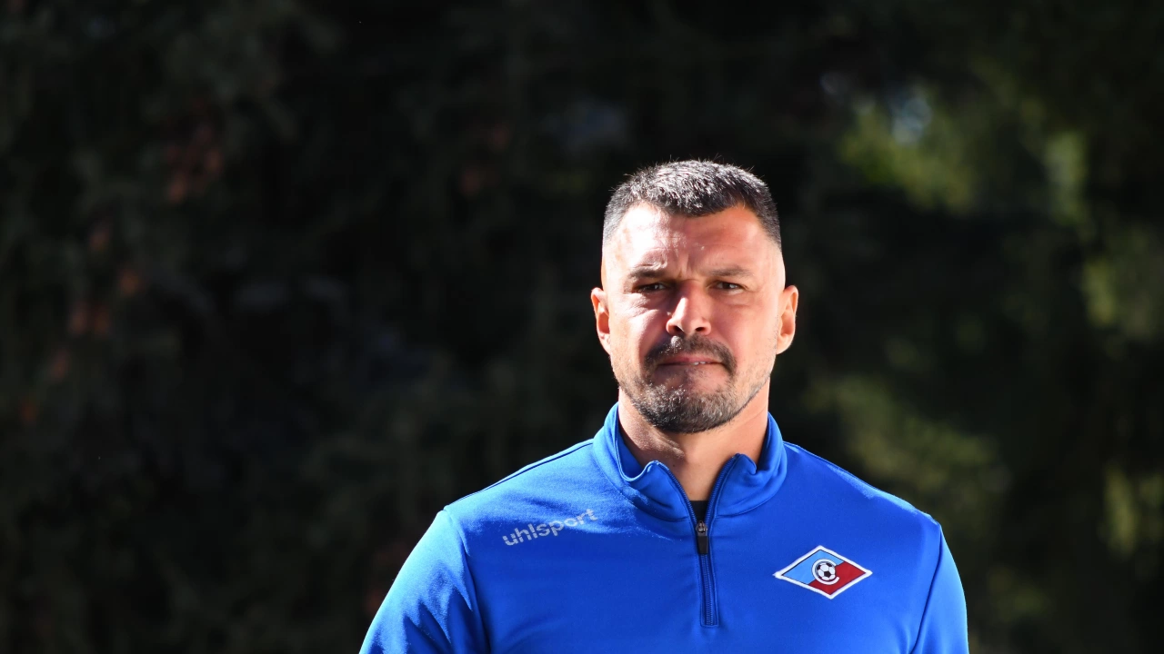 Валери Божинов Валери Божинов е Български футболен нападател Понастоящем той