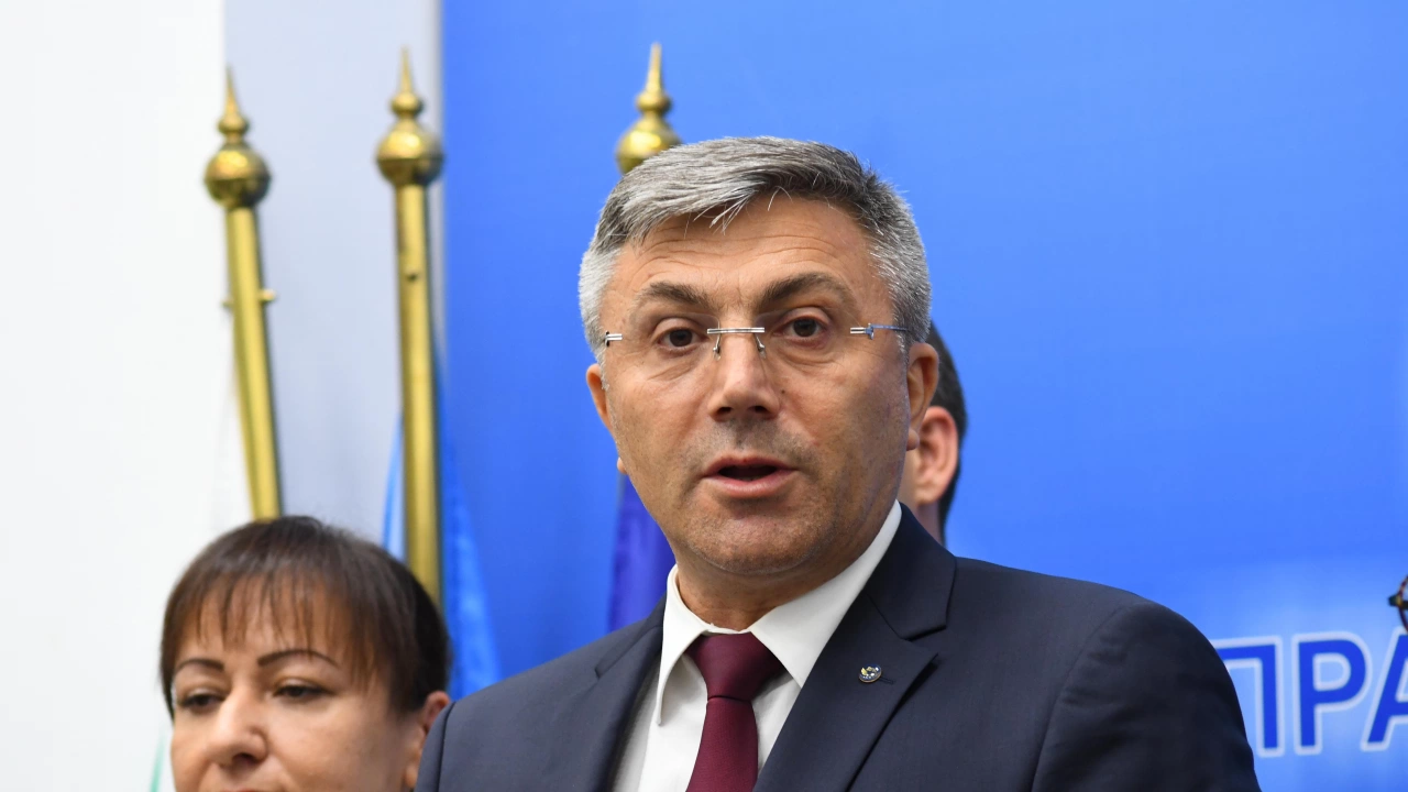 Председателят на Мустафа КарадайъМустафа Карадайъ – български политик от ДПС
Мустафа