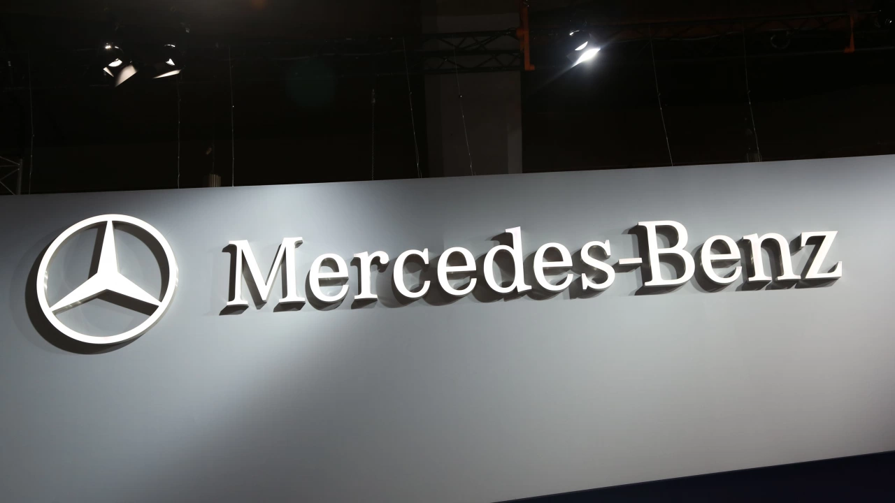 Германският производител Мерцедес Бенц Mercedes Benz финализира споразумение с канадско германския старъп Рок
