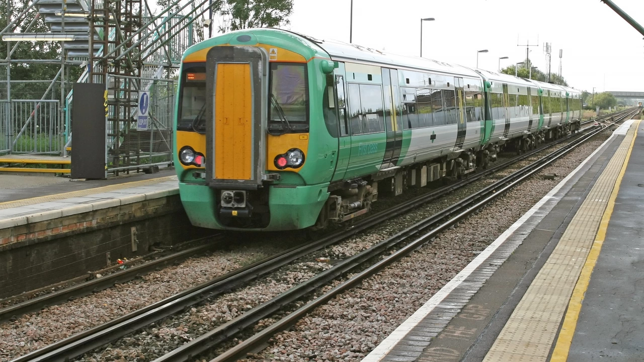 Във Великобритания клиентите на железниците се сблъскаха с нови трудности
