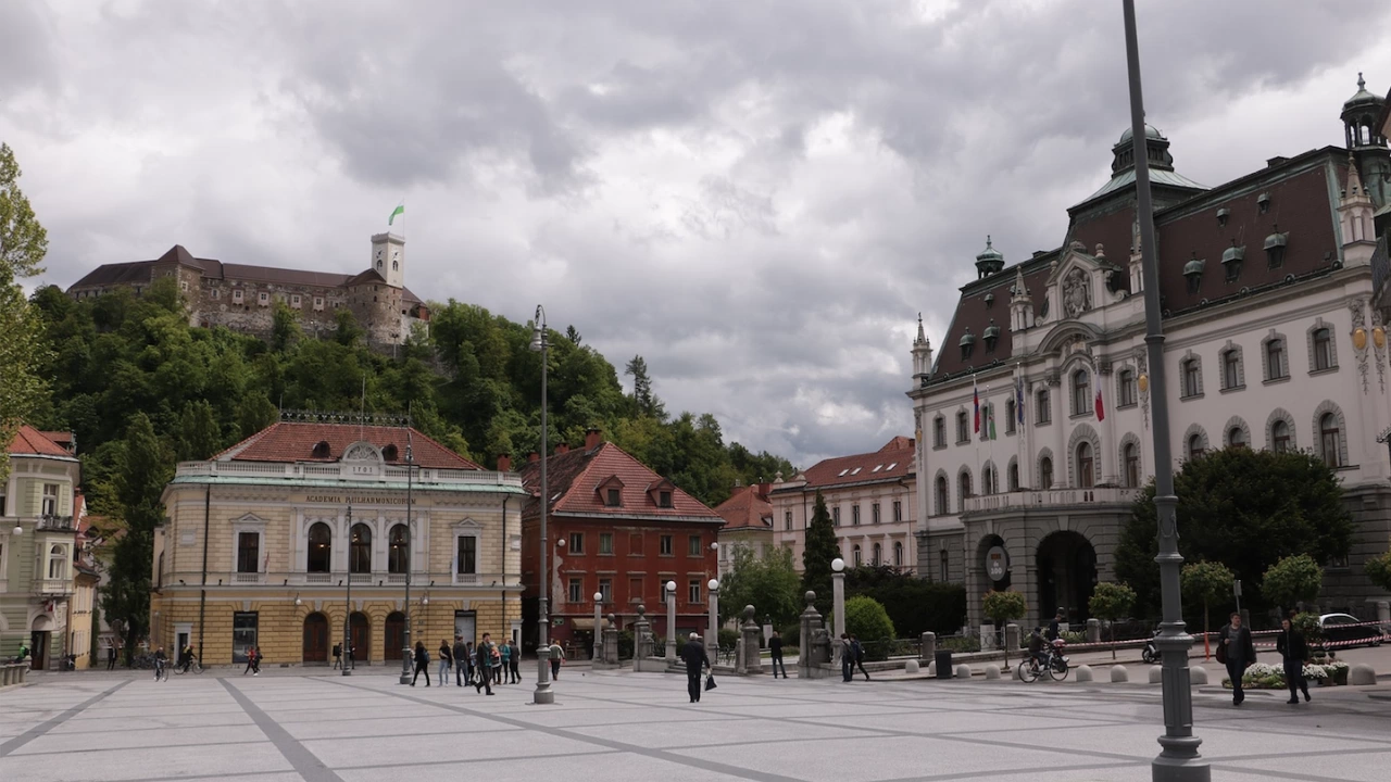 Словенците днес избират нов президент измежду седем кандидати за поста