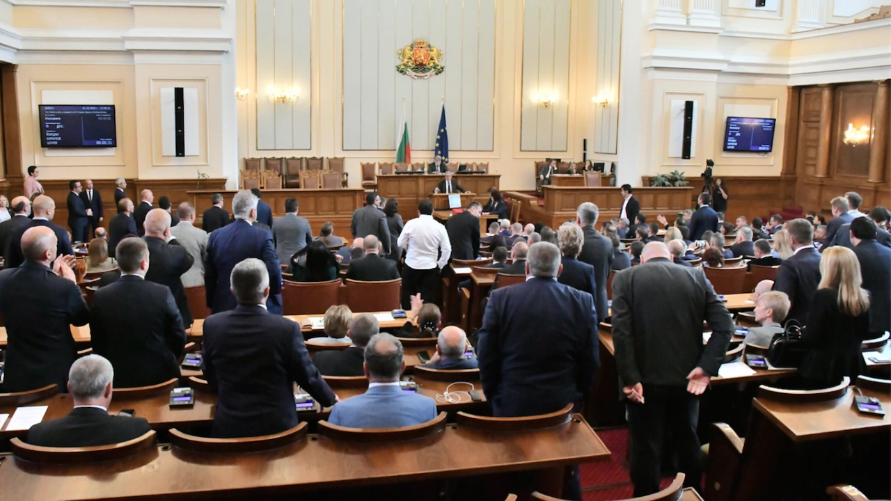 Парламентът да изслуша служебния министър на финансите Росица ВелковаРосица Велкова е