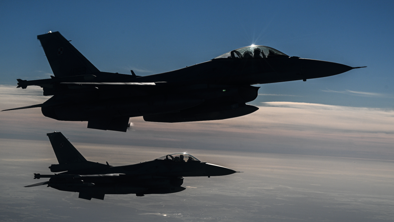 МС реши: Придобиваме 8 нови самолета F-16