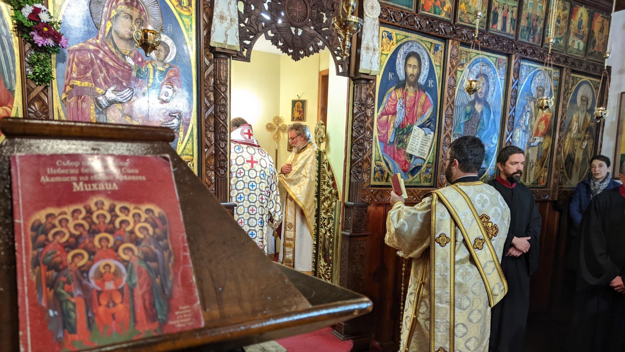 Православната църква тържествено почита днес паметта на Св. великомъченик Димитър