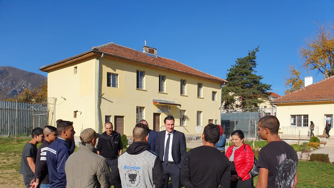 Министър Зарков към служителите във Врачанския затвор: Трудът ви е много  отговорен
