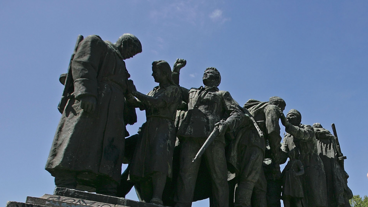 Полша премахва четири паметника от времето на комунизма