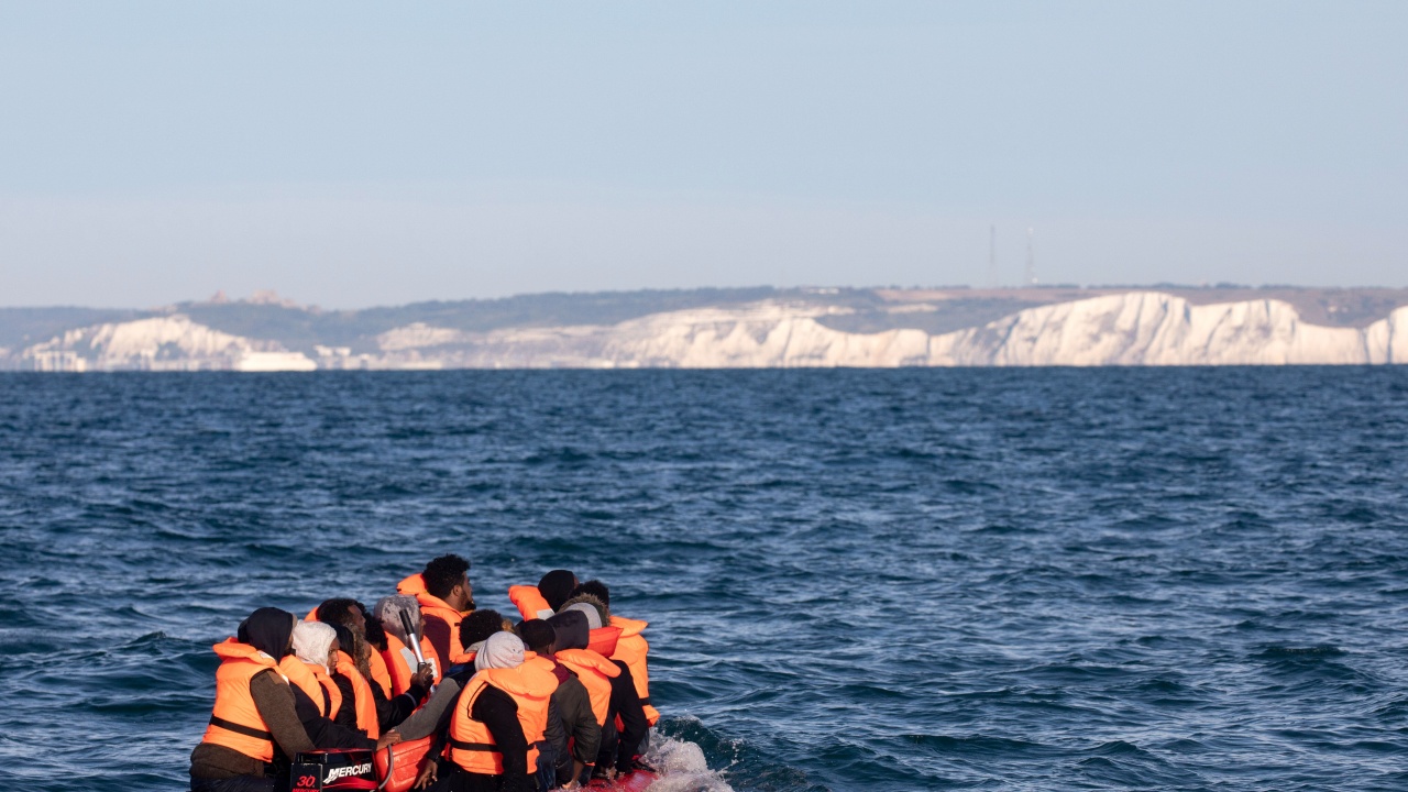 12 000 албанци са влезли нелегално във Великобритания с малки лодки