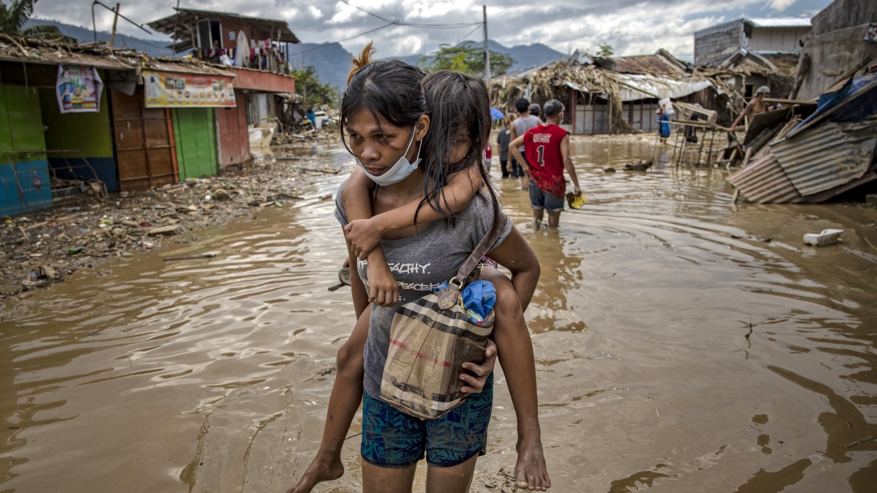 Бурята Налгае на Филипините отне 50 живота, десетки са в неизвестност