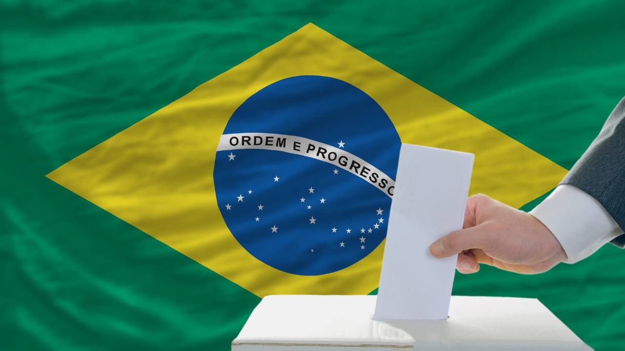 Ден преди днешния втори тур от президентските избори в Бразилия преднината на Лула пред Болсонаро се стопи до 4%