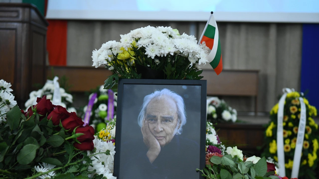 България се сбогува с големия писател академик Антон Дончев Близки