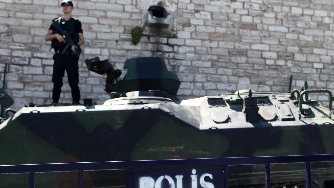 Турските сили за сигурност предприеха голяма операция срещу членове на
