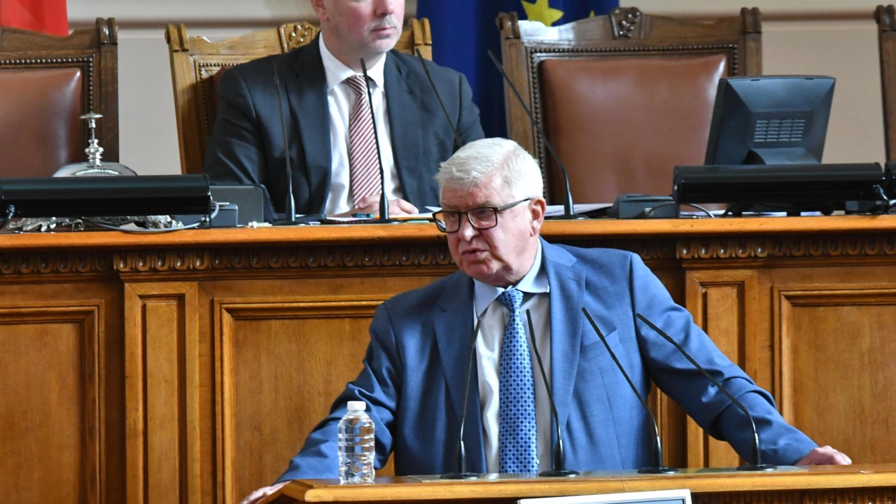 Депутатите изслушват служебния министър на финансите Росица Велкова относно състоянието