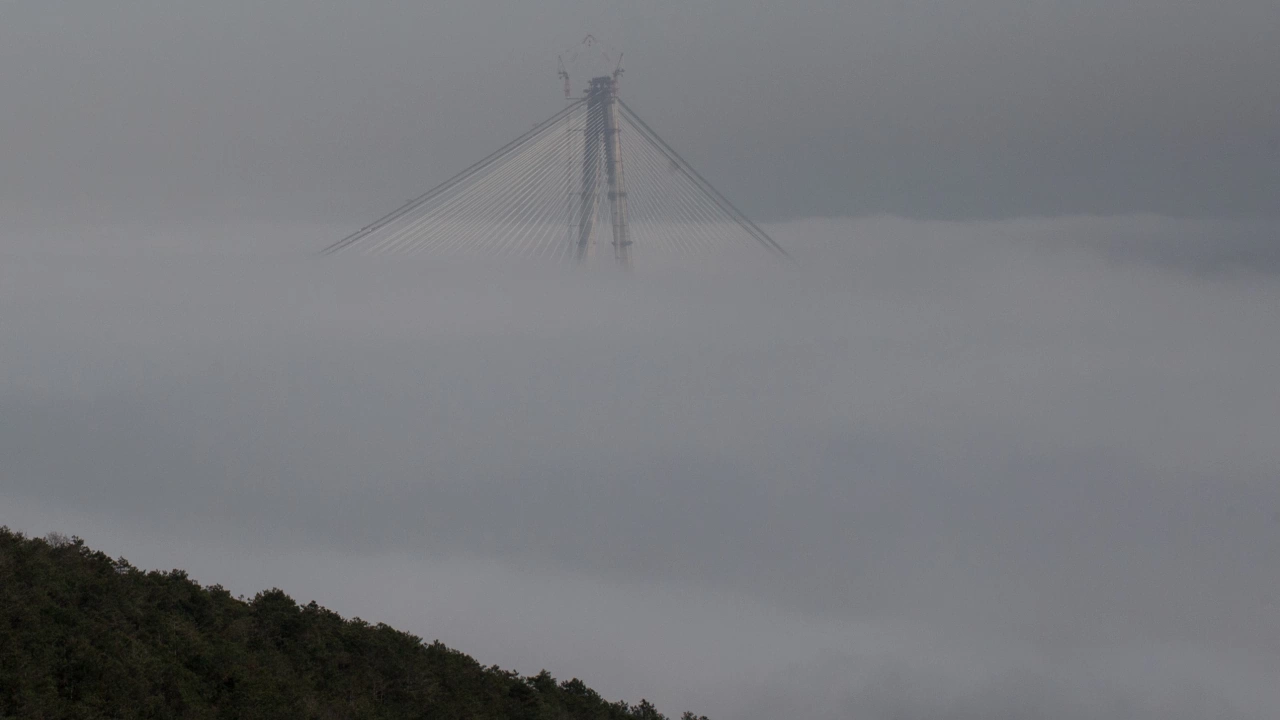 Гъста мъгла стана причина за временното затваряне на Босфора тази