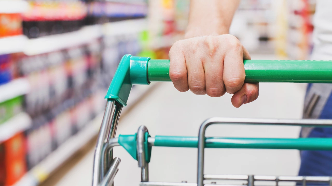 Парламентът на Гърция гласува т нар потребителска кошница за супермаркетите в