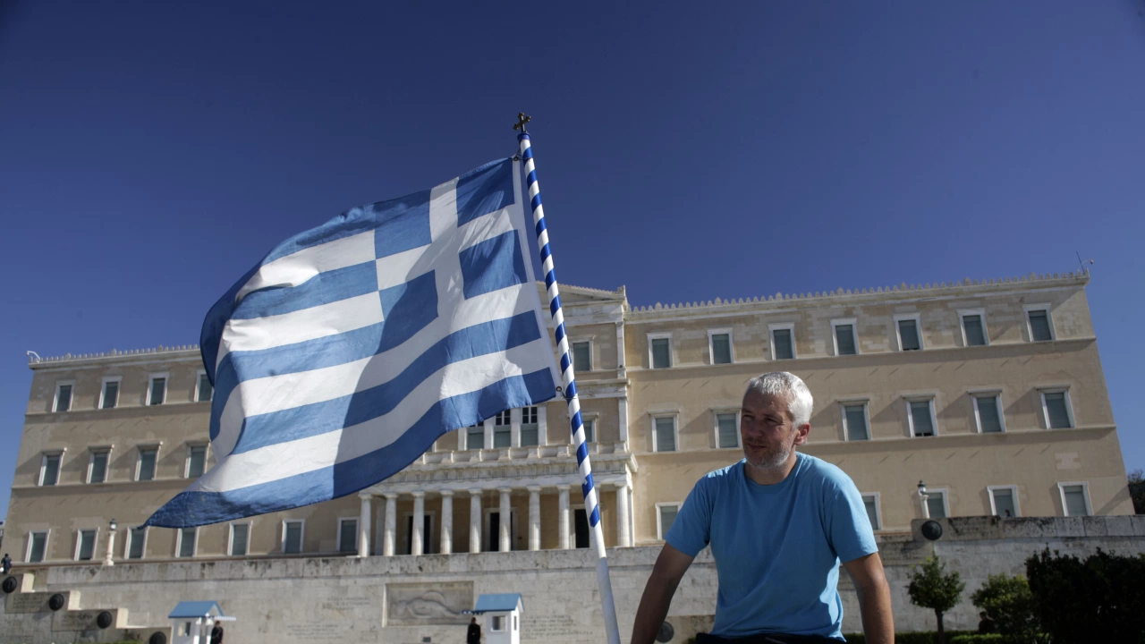 Помощи за домакинствата в Гърция, които да облекат сметките за