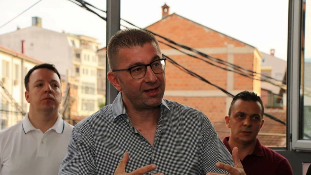 Лидерът на опозиционната ВМРО ДПМНЕ Християн Мицкоски призова политиците в Северна