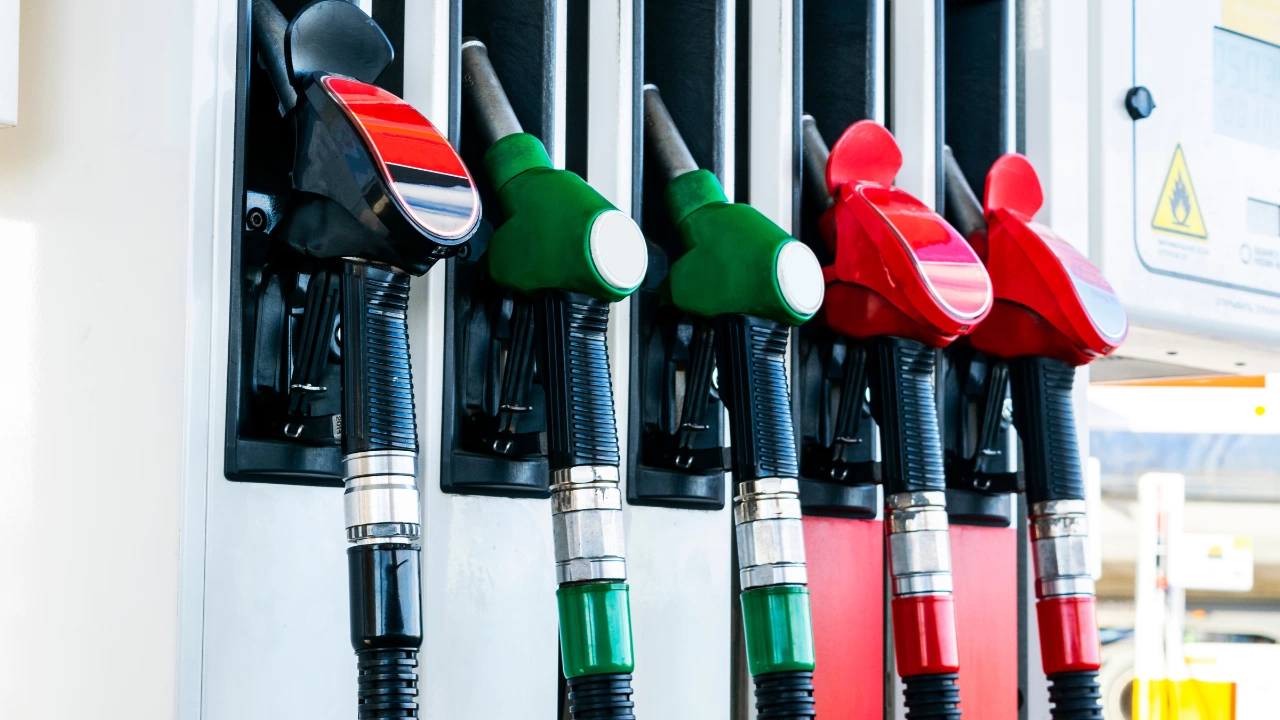 Как са се променили цените на бензина и дизела каква