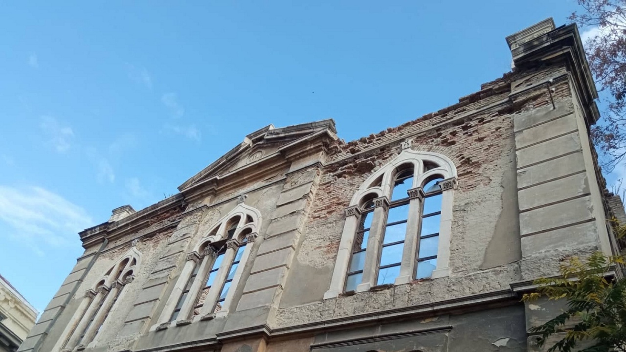 Втори живот: Реставрират варненска синагога