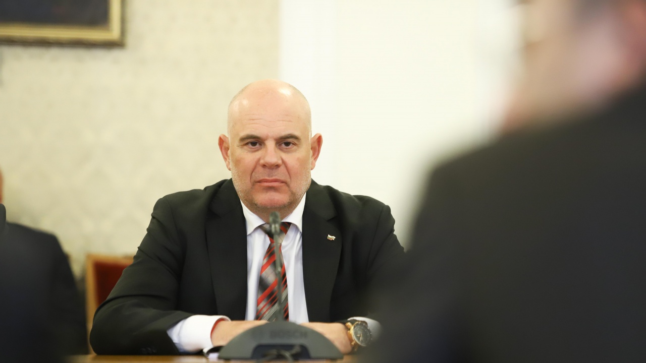 Гешев се срещна с родителите на прегазено момиче. Те: Къде са тези закони?