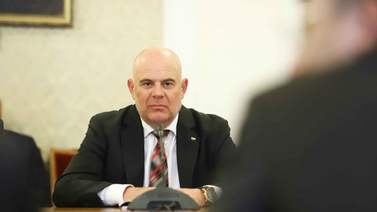 Гешев разговаря с депутати от БСП в парламента