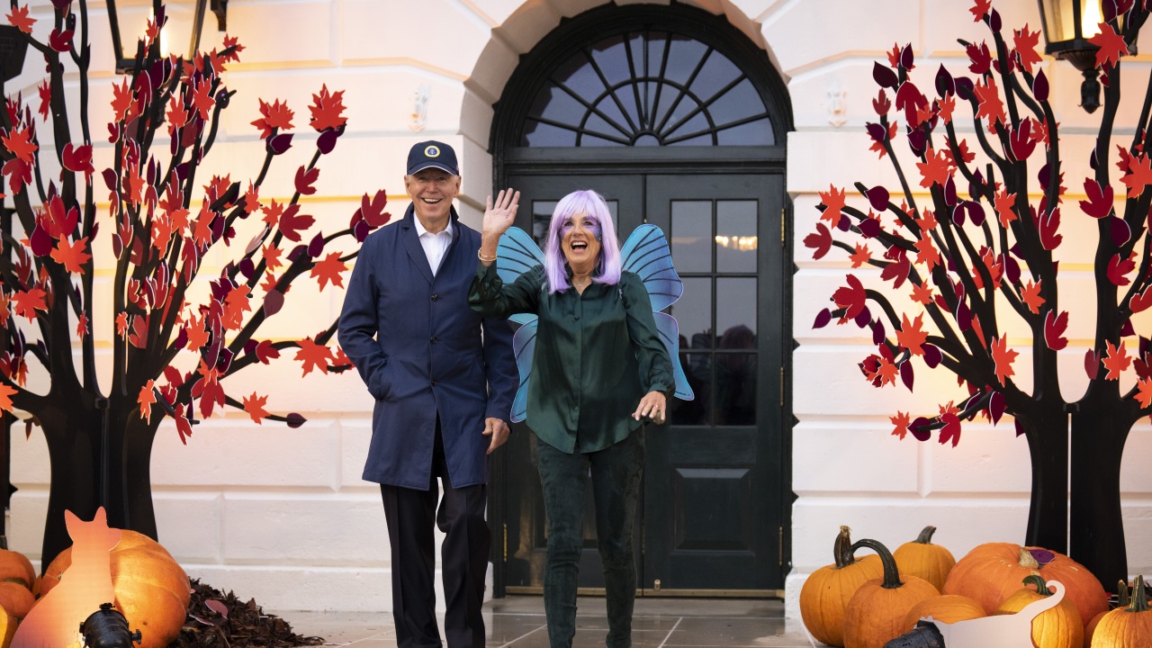 Джо Байдън и съпругата му отпразнуваха първия си Хелоуин в Белия дом