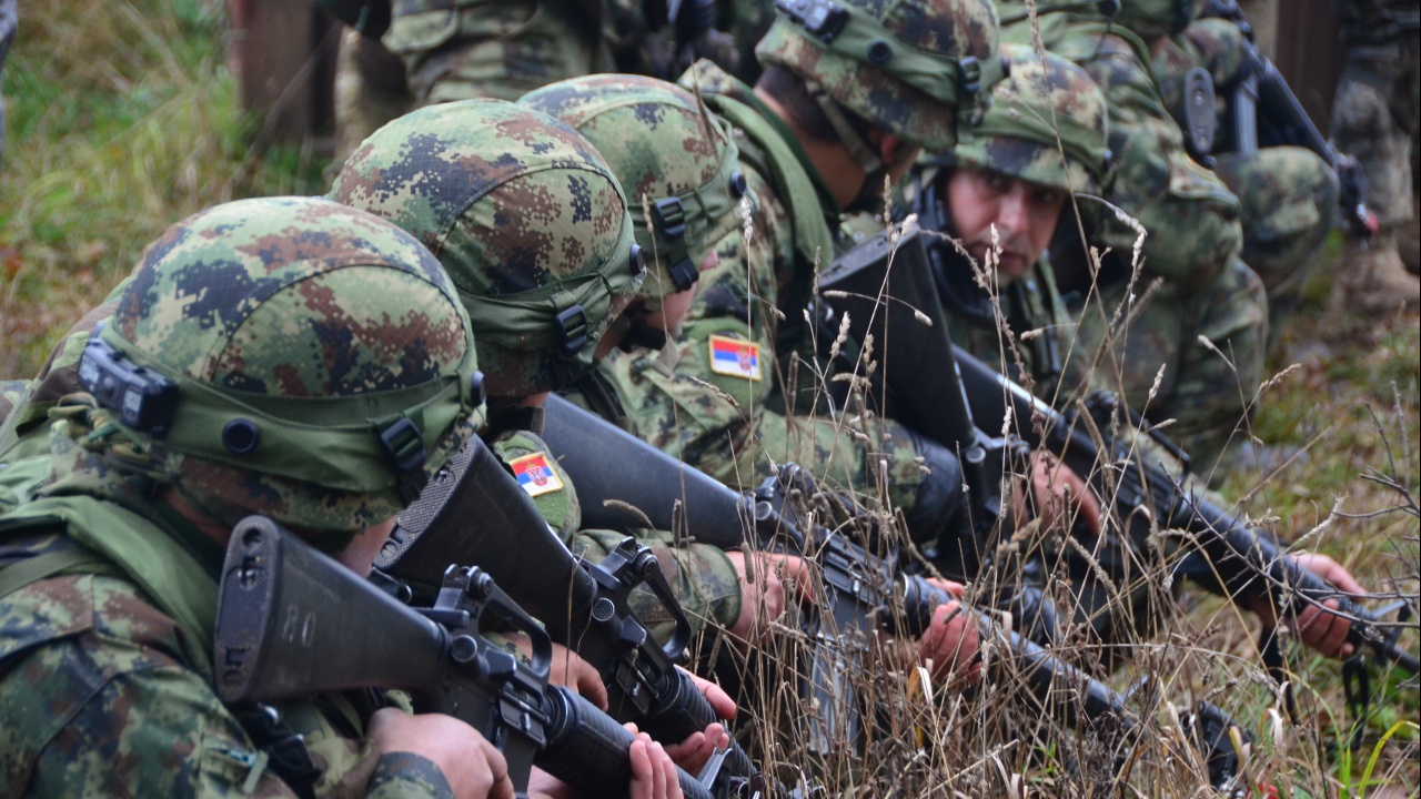 Вучич нареди повишаване на бойната готовност на сръбската армия